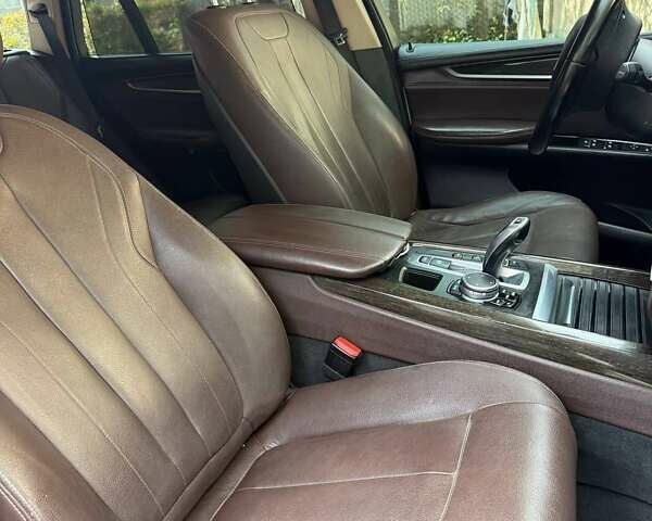 Белый БМВ Х5, объемом двигателя 3 л и пробегом 271 тыс. км за 29500 $, фото 5 на Automoto.ua