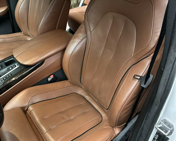 Білий БМВ Х5, об'ємом двигуна 2.99 л та пробігом 125 тис. км за 41500 $, фото 19 на Automoto.ua