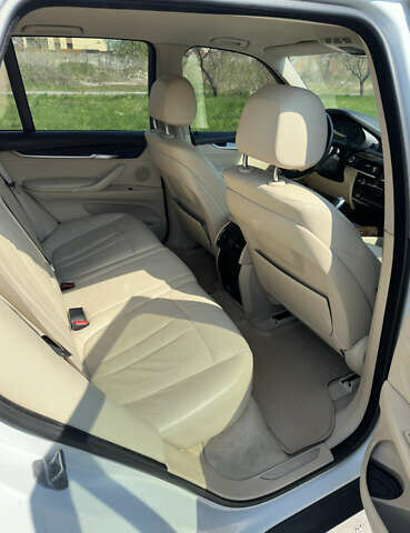 Білий БМВ Х5, об'ємом двигуна 2 л та пробігом 253 тис. км за 28950 $, фото 10 на Automoto.ua