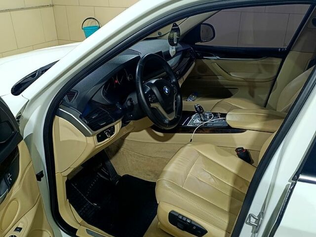 Белый БМВ Х5, объемом двигателя 3 л и пробегом 165 тыс. км за 22750 $, фото 6 на Automoto.ua