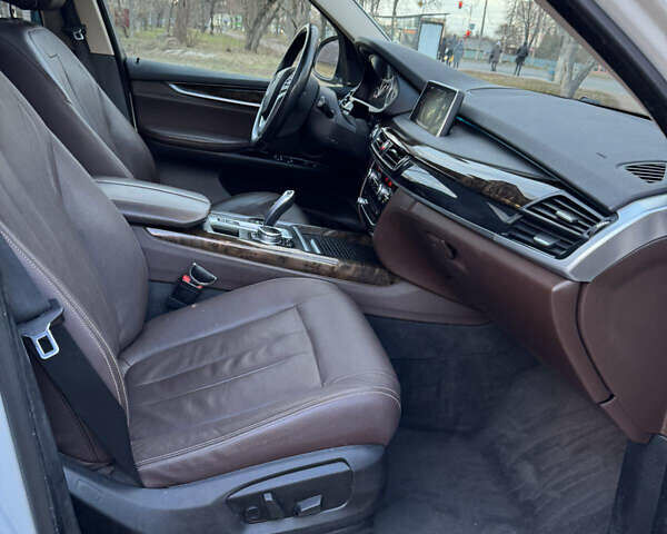 Белый БМВ Х5, объемом двигателя 2.98 л и пробегом 158 тыс. км за 21999 $, фото 9 на Automoto.ua