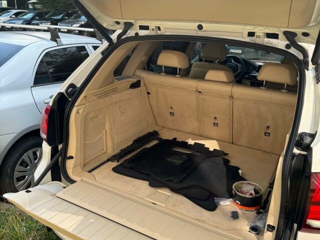 Белый БМВ Х5, объемом двигателя 3 л и пробегом 160 тыс. км за 21300 $, фото 9 на Automoto.ua