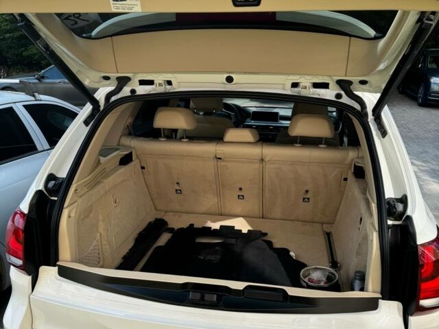 Белый БМВ Х5, объемом двигателя 3 л и пробегом 160 тыс. км за 21300 $, фото 8 на Automoto.ua