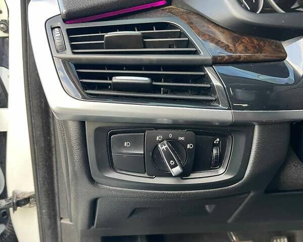 Білий БМВ Х5, об'ємом двигуна 2.98 л та пробігом 204 тис. км за 17300 $, фото 12 на Automoto.ua