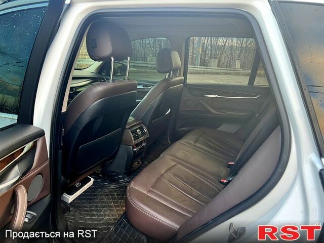 Белый БМВ Х5, объемом двигателя 3 л и пробегом 142 тыс. км за 22000 $, фото 5 на Automoto.ua