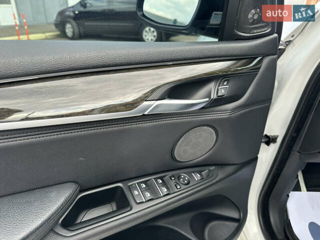 Білий БМВ Х5, об'ємом двигуна 2.98 л та пробігом 183 тис. км за 26999 $, фото 6 на Automoto.ua