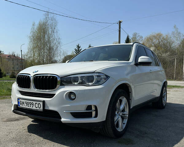 Білий БМВ Х5, об'ємом двигуна 2 л та пробігом 253 тис. км за 28950 $, фото 1 на Automoto.ua