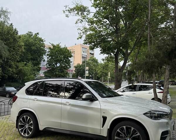 Белый БМВ Х5, объемом двигателя 3 л и пробегом 195 тыс. км за 32000 $, фото 9 на Automoto.ua