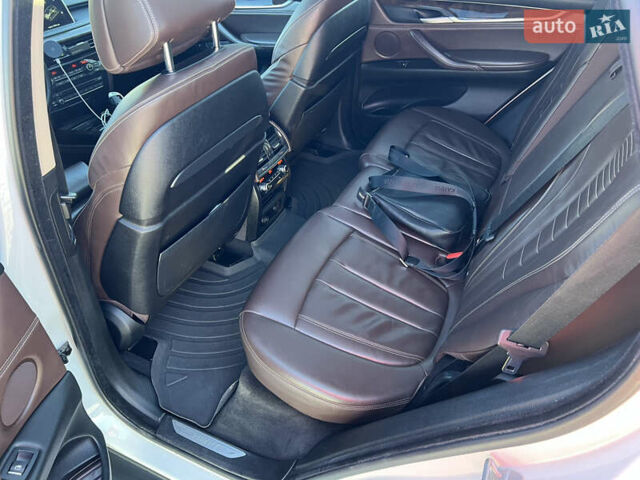 Білий БМВ Х5, об'ємом двигуна 2.98 л та пробігом 203 тис. км за 22900 $, фото 17 на Automoto.ua