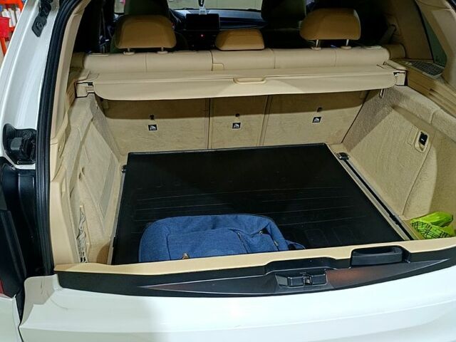 Белый БМВ Х5, объемом двигателя 3 л и пробегом 165 тыс. км за 22750 $, фото 7 на Automoto.ua