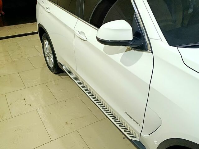 Белый БМВ Х5, объемом двигателя 3 л и пробегом 165 тыс. км за 22750 $, фото 3 на Automoto.ua