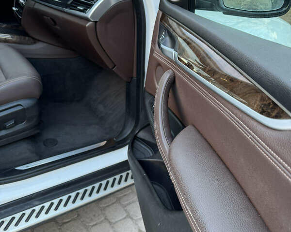 Белый БМВ Х5, объемом двигателя 2.98 л и пробегом 158 тыс. км за 21999 $, фото 14 на Automoto.ua
