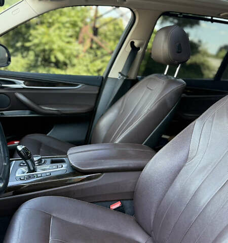 БМВ Х5 2015 в Днепре (Днепропетровске) на Automoto.ua Белый БМВ Х5, объемом двигателя 3 л и пробегом 225 тыс. км за 22000 $, фото 34 на Automoto.ua