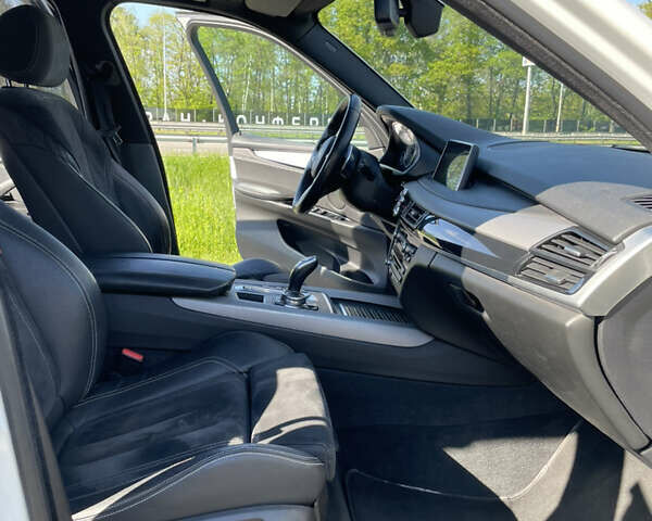 Белый БМВ Х5, объемом двигателя 2 л и пробегом 211 тыс. км за 26500 $, фото 9 на Automoto.ua