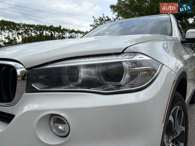 Білий БМВ Х5, об'ємом двигуна 2.98 л та пробігом 232 тис. км за 21500 $, фото 4 на Automoto.ua