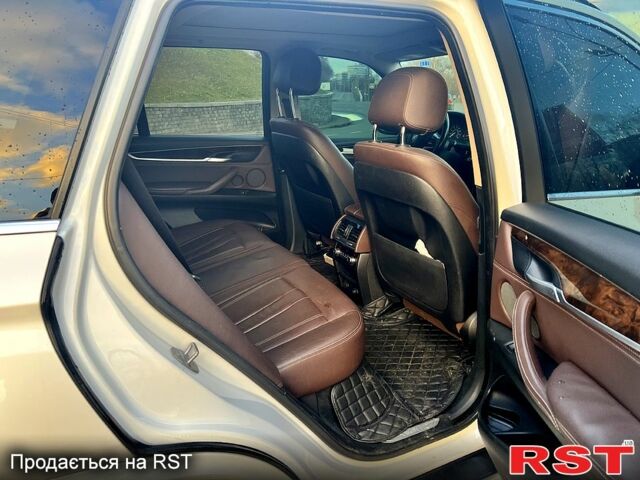 Белый БМВ Х5, объемом двигателя 3 л и пробегом 142 тыс. км за 22000 $, фото 6 на Automoto.ua