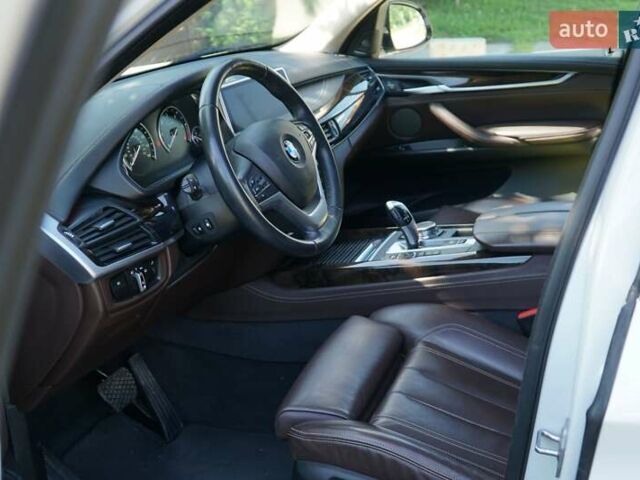 Белый БМВ Х5, объемом двигателя 3 л и пробегом 119 тыс. км за 38300 $, фото 17 на Automoto.ua