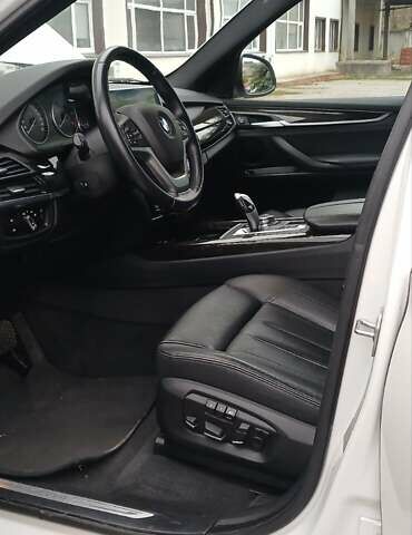 Белый БМВ Х5, объемом двигателя 2.99 л и пробегом 84 тыс. км за 40000 $, фото 3 на Automoto.ua