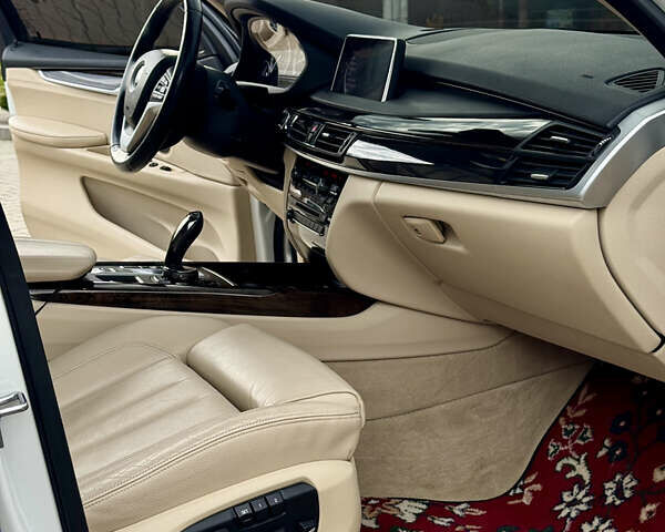 Білий БМВ Х5, об'ємом двигуна 2.98 л та пробігом 226 тис. км за 28999 $, фото 25 на Automoto.ua