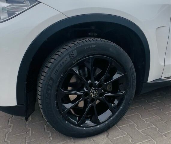 Білий БМВ Х5, об'ємом двигуна 2 л та пробігом 185 тис. км за 26000 $, фото 10 на Automoto.ua