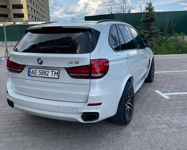 Білий БМВ Х5, об'ємом двигуна 2.98 л та пробігом 160 тис. км за 25000 $, фото 18 на Automoto.ua