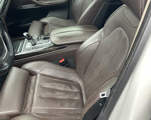 Білий БМВ Х5, об'ємом двигуна 2.99 л та пробігом 238 тис. км за 31000 $, фото 17 на Automoto.ua
