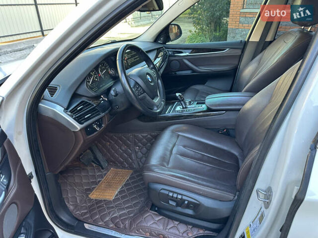 Білий БМВ Х5, об'ємом двигуна 2.98 л та пробігом 128 тис. км за 21800 $, фото 10 на Automoto.ua