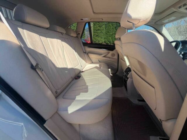 Белый БМВ Х5, объемом двигателя 3 л и пробегом 75 тыс. км за 14000 $, фото 9 на Automoto.ua