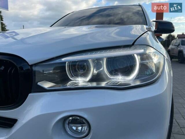 Білий БМВ Х5, об'ємом двигуна 2.98 л та пробігом 204 тис. км за 17300 $, фото 3 на Automoto.ua