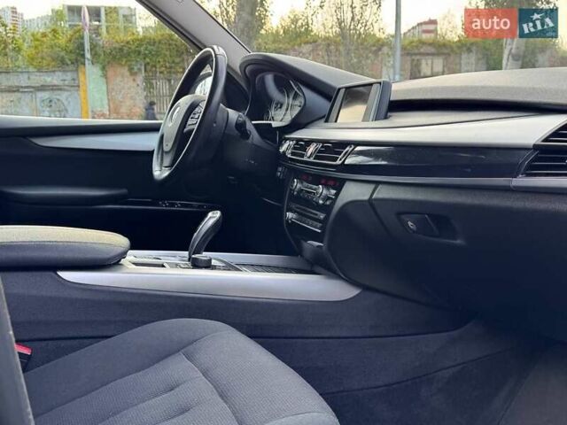 Белый БМВ Х5, объемом двигателя 2 л и пробегом 200 тыс. км за 22700 $, фото 6 на Automoto.ua