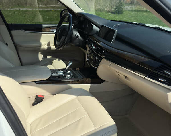 Білий БМВ Х5, об'ємом двигуна 2 л та пробігом 253 тис. км за 28950 $, фото 8 на Automoto.ua