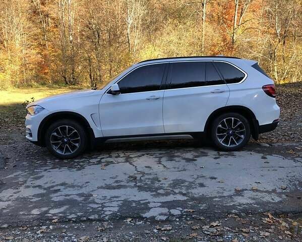 Белый БМВ Х5, объемом двигателя 2 л и пробегом 228 тыс. км за 27000 $, фото 3 на Automoto.ua