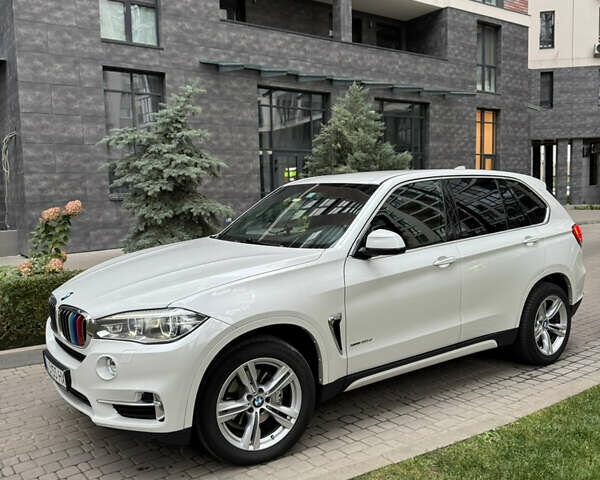 Білий БМВ Х5, об'ємом двигуна 2.99 л та пробігом 125 тис. км за 41500 $, фото 44 на Automoto.ua