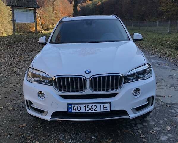 Белый БМВ Х5, объемом двигателя 2 л и пробегом 228 тыс. км за 27000 $, фото 2 на Automoto.ua