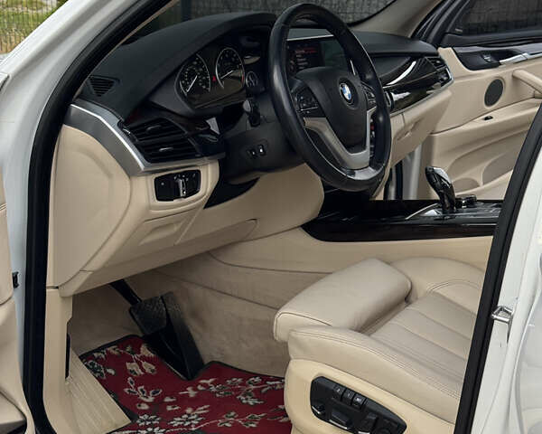Білий БМВ Х5, об'ємом двигуна 2.98 л та пробігом 226 тис. км за 28999 $, фото 22 на Automoto.ua