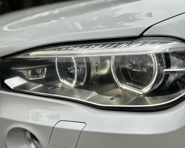 Білий БМВ Х5, об'ємом двигуна 2.99 л та пробігом 125 тис. км за 41500 $, фото 32 на Automoto.ua