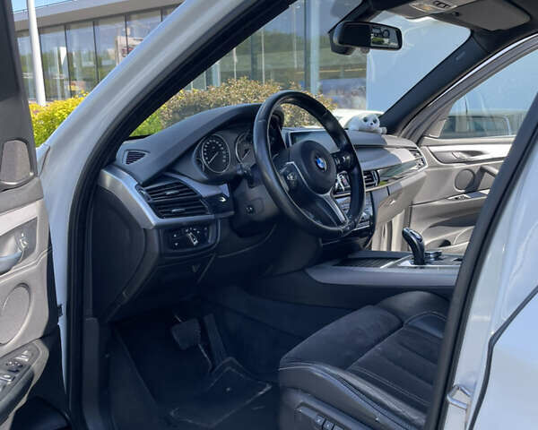 Белый БМВ Х5, объемом двигателя 2 л и пробегом 211 тыс. км за 26500 $, фото 1 на Automoto.ua