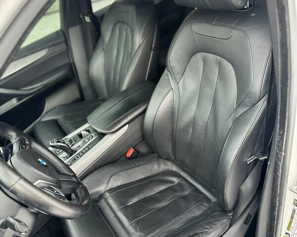 Белый БМВ Х5, объемом двигателя 3 л и пробегом 180 тыс. км за 33000 $, фото 20 на Automoto.ua