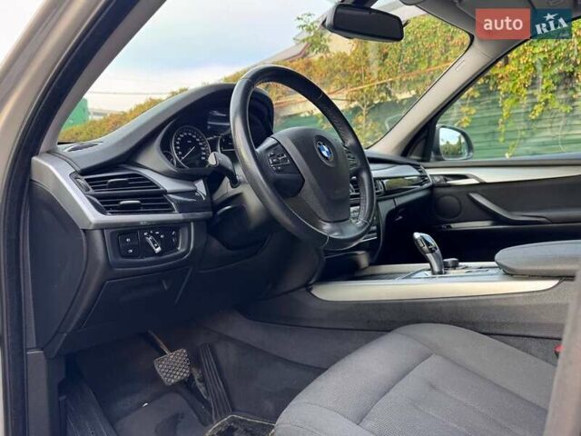 Белый БМВ Х5, объемом двигателя 2 л и пробегом 200 тыс. км за 22700 $, фото 10 на Automoto.ua