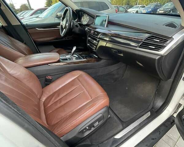 Білий БМВ Х5, об'ємом двигуна 2.98 л та пробігом 204 тис. км за 17300 $, фото 27 на Automoto.ua