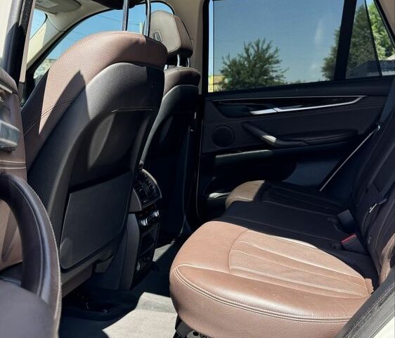 Белый БМВ Х5, объемом двигателя 3 л и пробегом 177 тыс. км за 27800 $, фото 16 на Automoto.ua