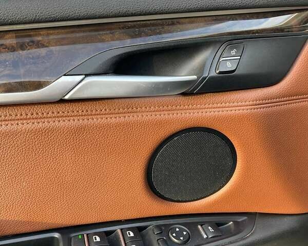 Білий БМВ Х5, об'ємом двигуна 2.98 л та пробігом 204 тис. км за 17300 $, фото 10 на Automoto.ua