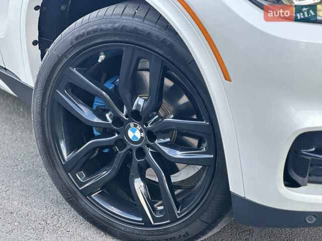 Білий БМВ Х5, об'ємом двигуна 2.99 л та пробігом 223 тис. км за 27800 $, фото 12 на Automoto.ua