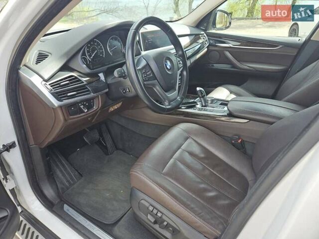 Білий БМВ Х5, об'ємом двигуна 2.98 л та пробігом 159 тис. км за 22400 $, фото 10 на Automoto.ua