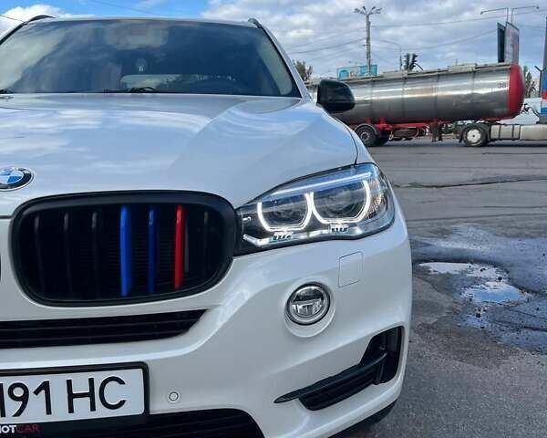 Белый БМВ Х5, объемом двигателя 3 л и пробегом 271 тыс. км за 29500 $, фото 3 на Automoto.ua