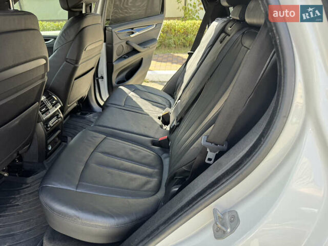 Білий БМВ Х5, об'ємом двигуна 3 л та пробігом 158 тис. км за 36700 $, фото 12 на Automoto.ua