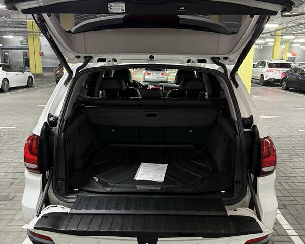 Белый БМВ Х5, объемом двигателя 2.98 л и пробегом 280 тыс. км за 18700 $, фото 13 на Automoto.ua