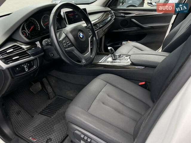 Белый БМВ Х5, объемом двигателя 2.98 л и пробегом 95 тыс. км за 27999 $, фото 22 на Automoto.ua