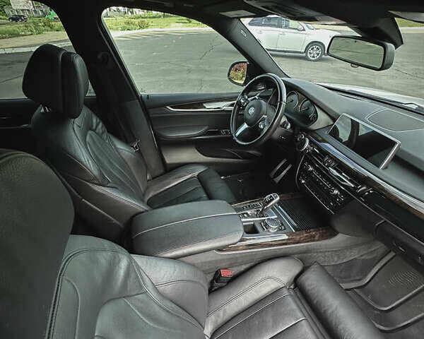 БМВ Х5 2015 в Кривом Роге на Automoto.ua Белый БМВ Х5, объемом двигателя 2.98 л и пробегом 115 тыс. км за 30000 $, фото 9 на Automoto.ua