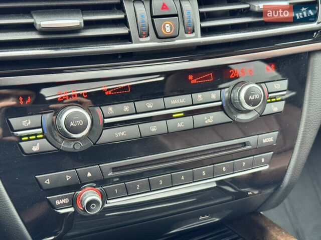 Белый БМВ Х5, объемом двигателя 2.98 л и пробегом 130 тыс. км за 28700 $, фото 29 на Automoto.ua